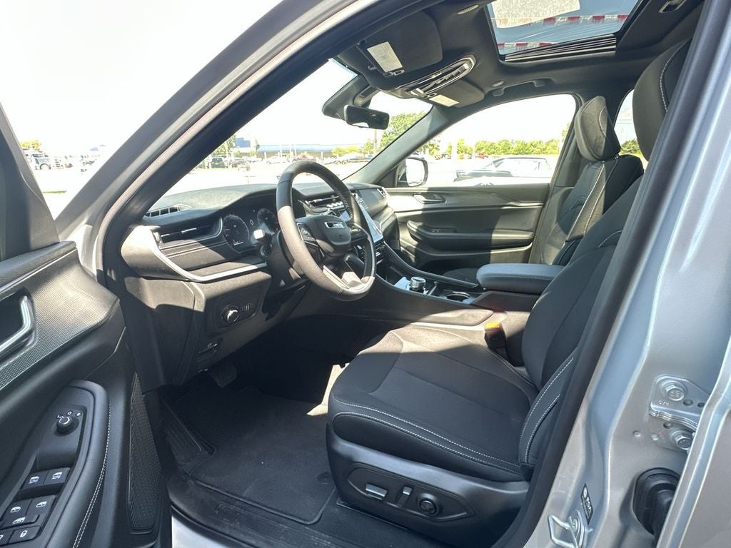 2025 Jeep Grand Cherokee GRAND CHEROKEE LAREDO X 4X2