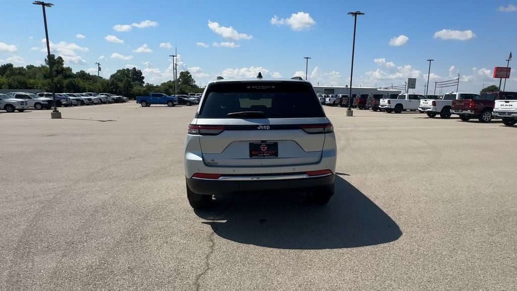 2025 Jeep Grand Cherokee GRAND CHEROKEE LAREDO X 4X2