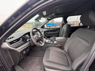 2025 Jeep Grand Cherokee GRAND CHEROKEE LAREDO X 4X4