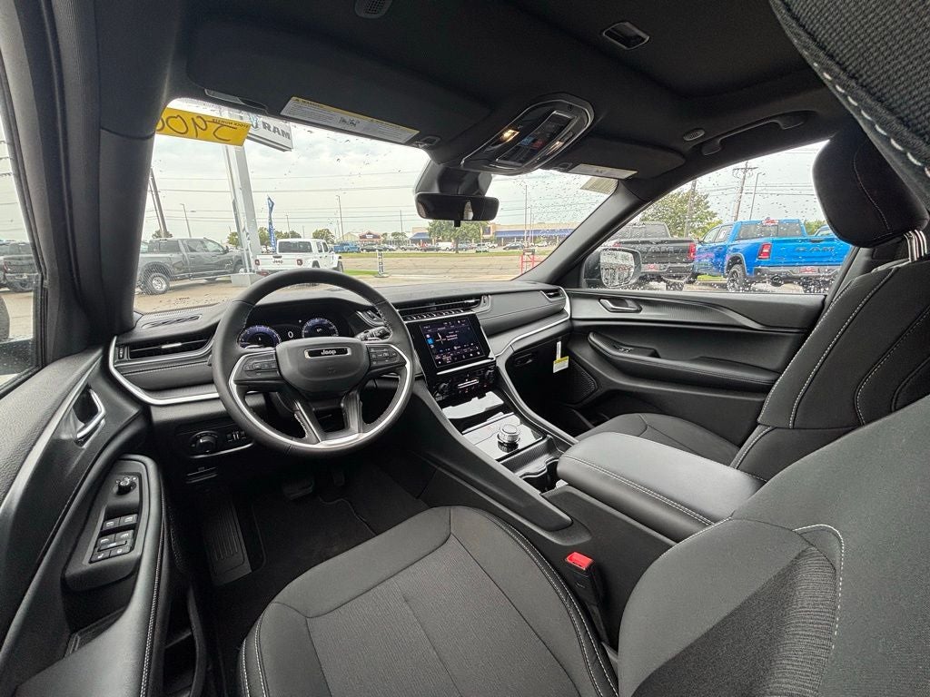 2025 Jeep Grand Cherokee GRAND CHEROKEE LAREDO X 4X4