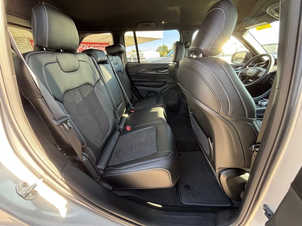 2025 Jeep Grand Cherokee GRAND CHEROKEE ALTITUDE 4X4