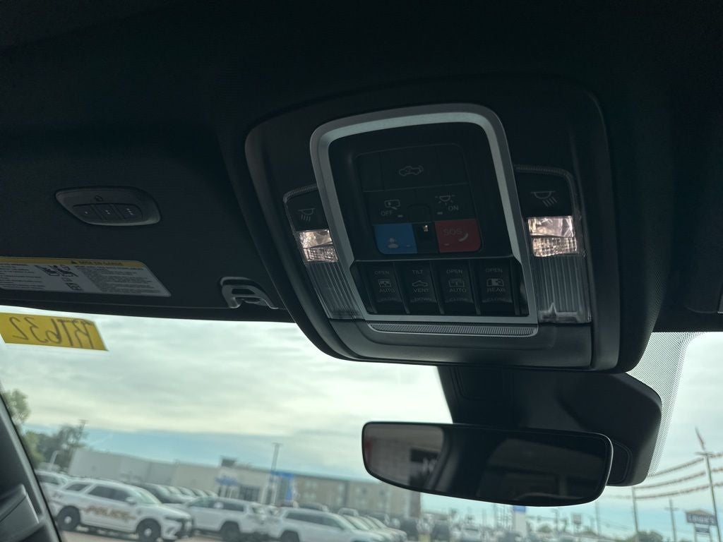 2025 RAM Ram 1500 RAM 1500 LARAMIE CREW CAB 4X4 5'7' BOX