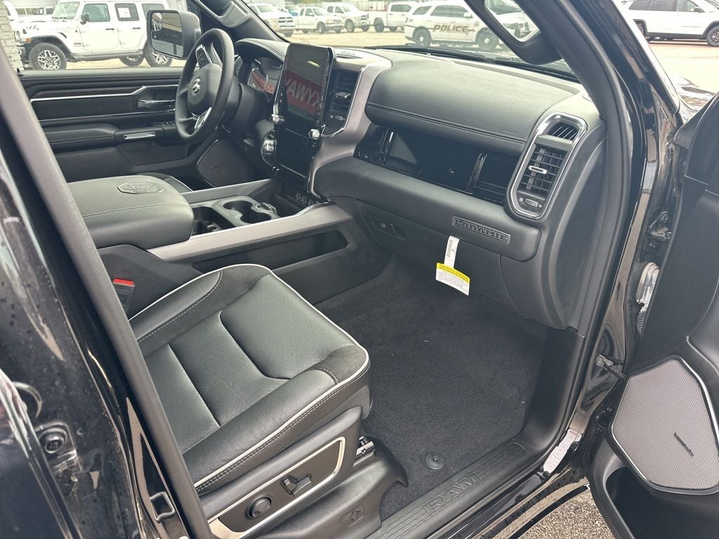 2025 RAM Ram 1500 RAM 1500 LARAMIE CREW CAB 4X4 5'7' BOX