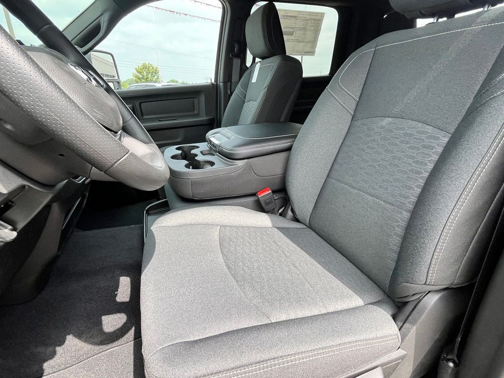 2026 RAM Ram 2500 RAM 2500 BLACK EXPRESS CREW CAB 4X4 6'4' BOX