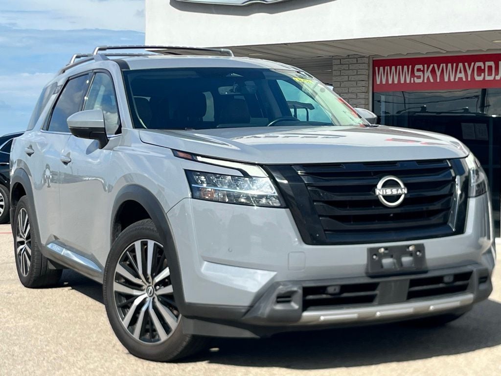 2023 Nissan Pathfinder Platinum 4WD's photo